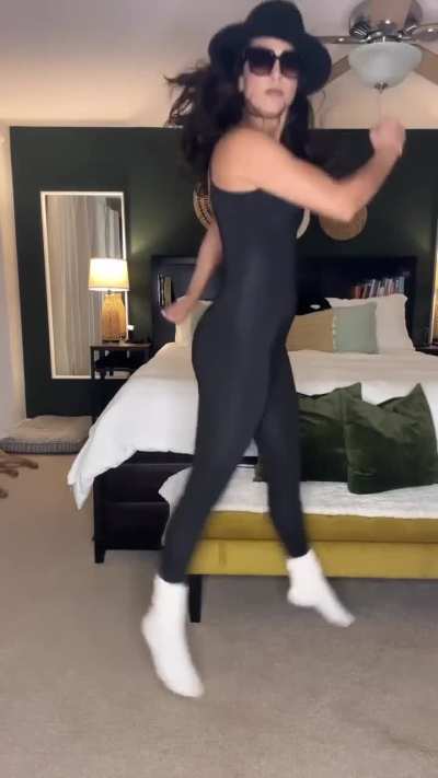 Raquel Jumping Around