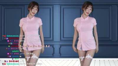 Nurse Berry dancing to Yasisi by NS Yoon-G