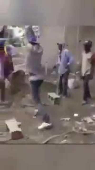 Când nu-mi place un comentariu şi încep să dau downvote!