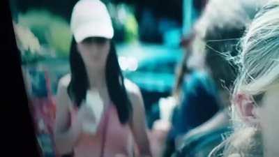 This extra during episode 4 is really bad at eating.