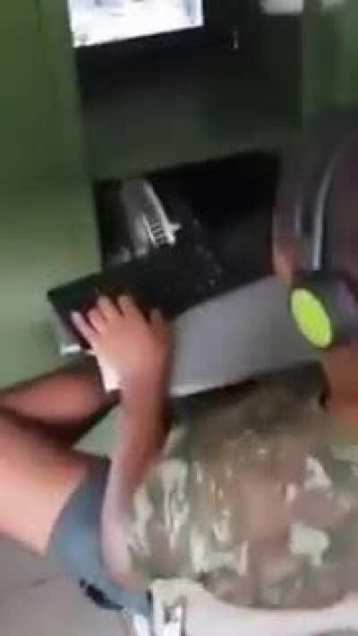 muquinha esse é vdd que esse é o greninja no exercito ?