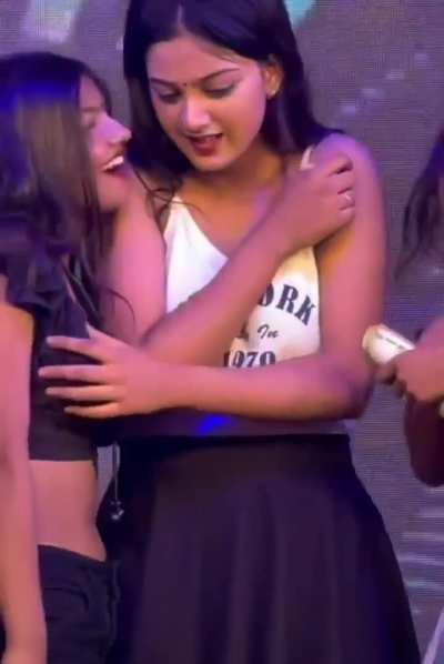 Are stage pe ye kya ho raha hai 👀