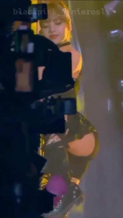 Lisa blackpink 💕 ( lalisa ) this camara angle >>> 🥵💦 . check out comment box 💬 for free onlyfans 🔞 telegram channel 💎👇