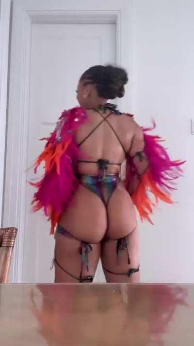 Chloe's big booty 🤤