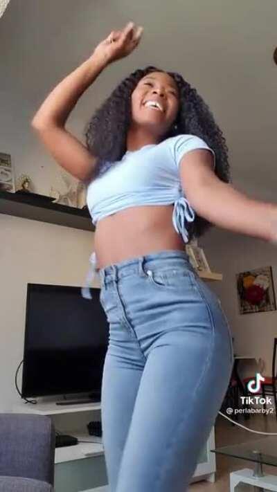 Damm, that ass stops traffic 👀