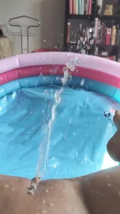 Just filling up my pool😋🌊💦