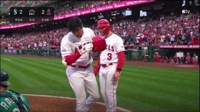 [Highlight] Shohei Ohtani with a 440 ft 2-run HR to tie the game!