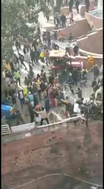 For those conspiracy nuts who thought police intentionally let rioters go inside Red Fort