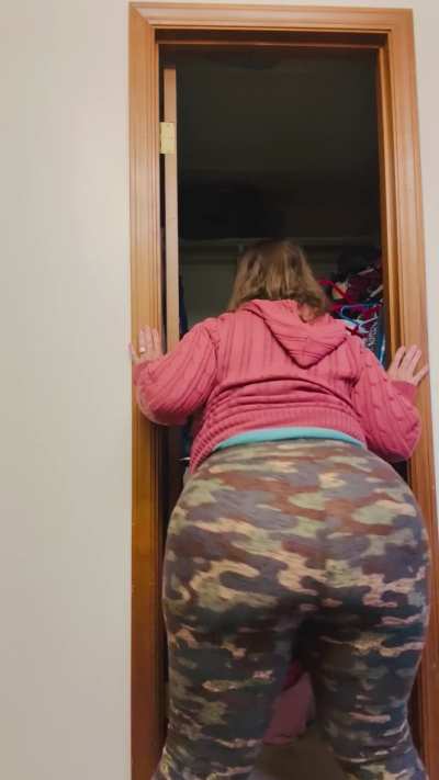 Babe… I’m Gassy! Come Help Me 🥺💨