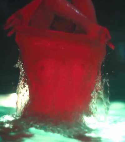 Carrie Coon topless at swimming pool in the new White Lotus (2025)