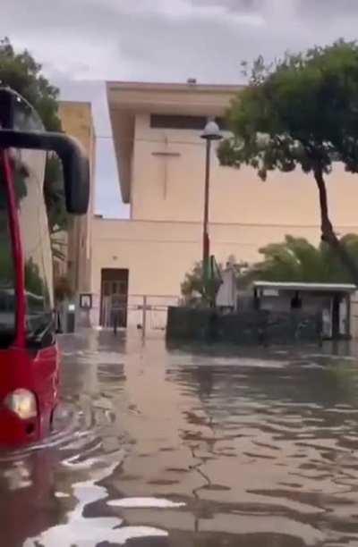 My dehor People Need Me