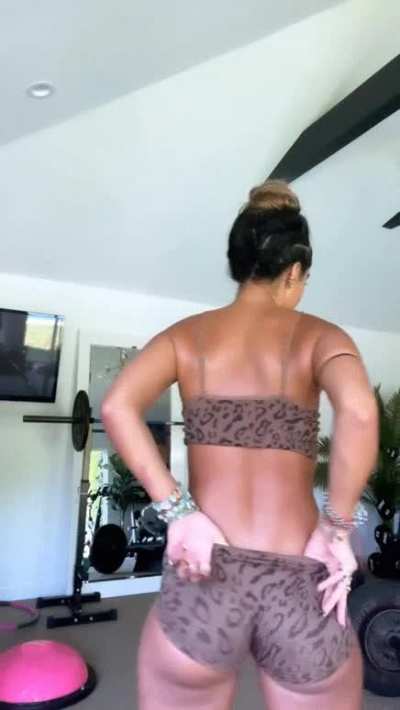 The jiggle on that buttcheeks...