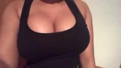 Bursting out the tank top 😉