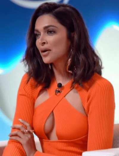 Deepika Padukone's inner side boobs 🍊🧡