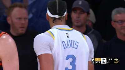 [Highlight] AD rolls off the pick to lay it in but Brunson positions himself to draw the charge; Lakers challange