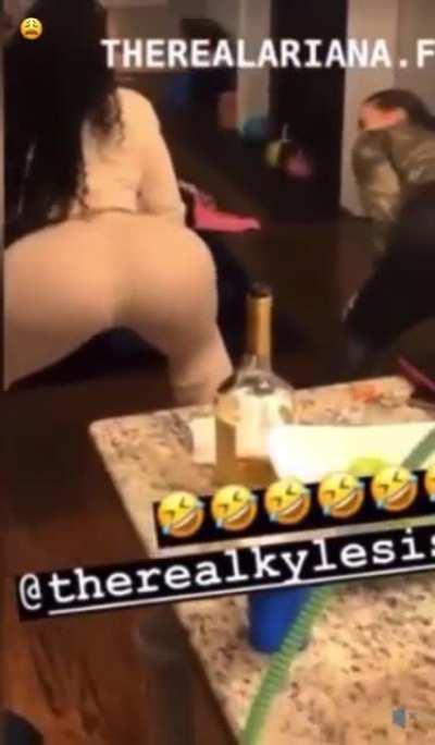 Her ass spread so good😴