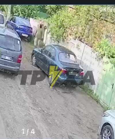 UA POV: In Kharkiv, the TCC officers jumped over a fence in pursuit of a man, apprehended him on private property, and threw him back over the fence to their comrade