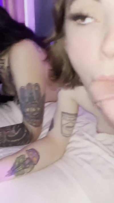 Alice’s pussy lips got so swollen from taking J’s cock while we were gaming 🤤😍 Is there a better way to hangout? 😈