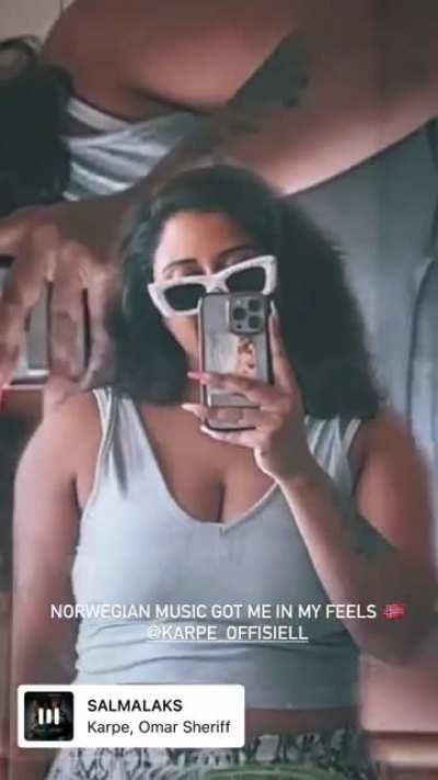 the sweet cleavage of Raja Kumari🤤