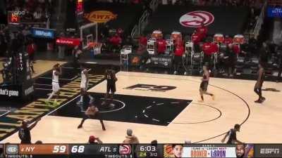 [Highlight] Trae Young calls Bullock for a travel