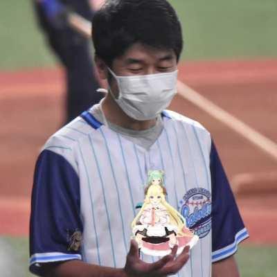 Hey World! Look at my tambourine club!