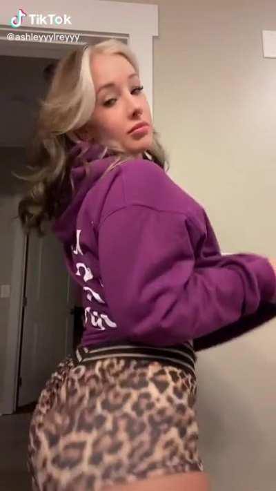 She makin them jiggle