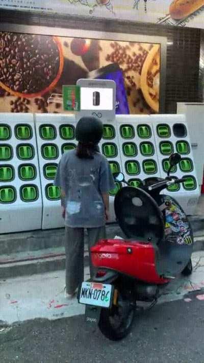 Electric scooter with swappable batteries in Taiwan