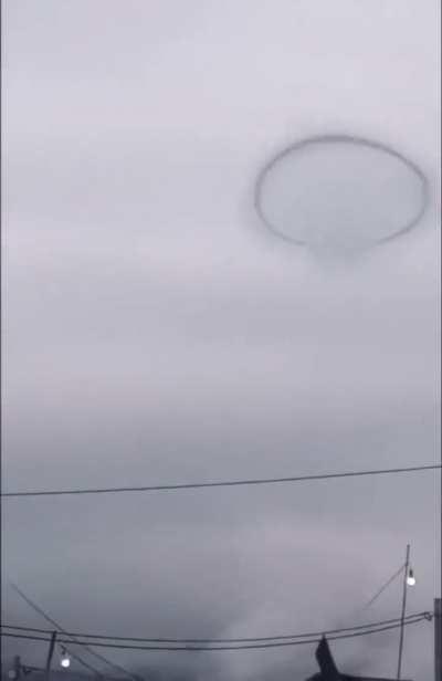 Apareció un aro negro misterioso en el cielo tucumano