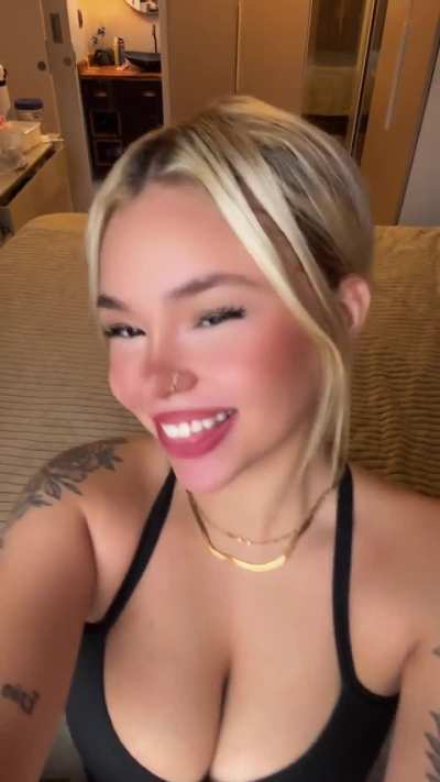 Que vontade de mergulhar nesses peitos! - Treyce