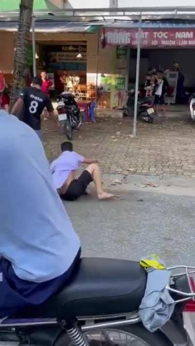 This guy trying to fight back but no, he choose a rock to do it