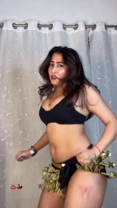 Sofia Ansari dancing bouncing