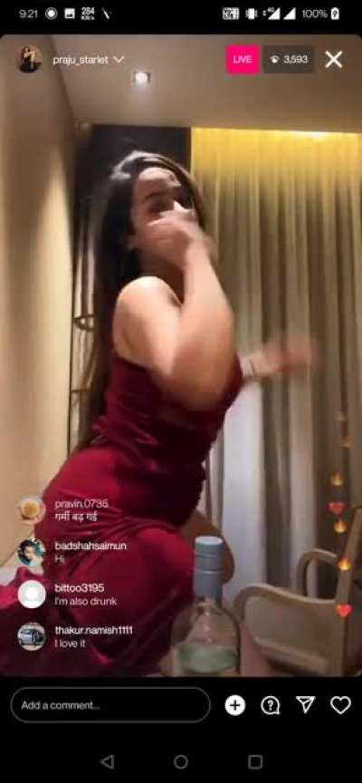 Prajakta dusane Live nipslip (praju starlet)