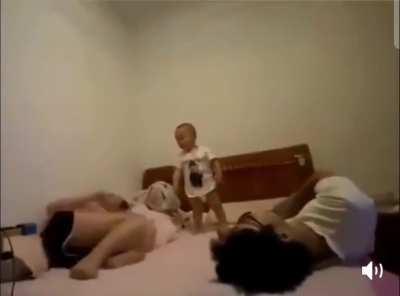 bAbY cOmMiTeS a dOuBlE hOmIcIdE-sUiCiDe