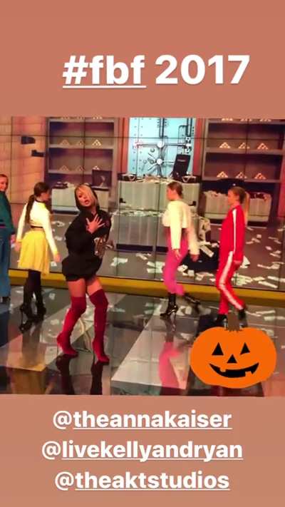 Kelly Ripa - Halloween Boots! [October 31, 2017]