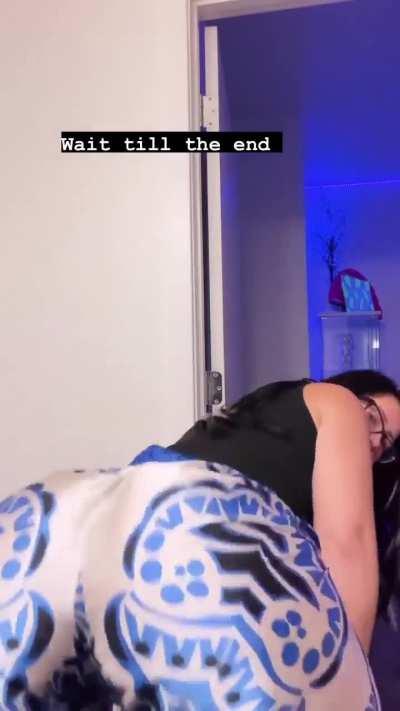 Big ass twerk tight shorts