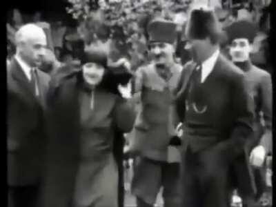 PAŞAM SOLA YATIRIYOR