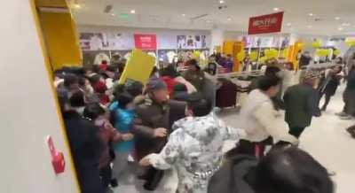 Average mall opening in Zhongguo