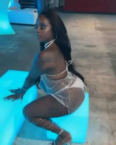 Until Ms Hustle start twerkin Coffee 🍑 is holding it down 💯🏆