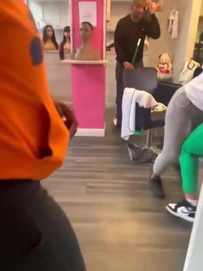 Ggotti (Green) Fighting 😐