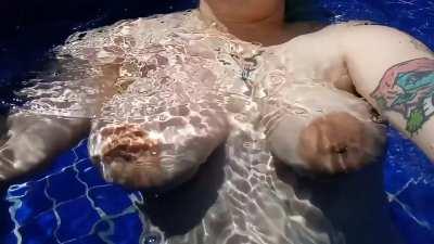 boob bounce in the water