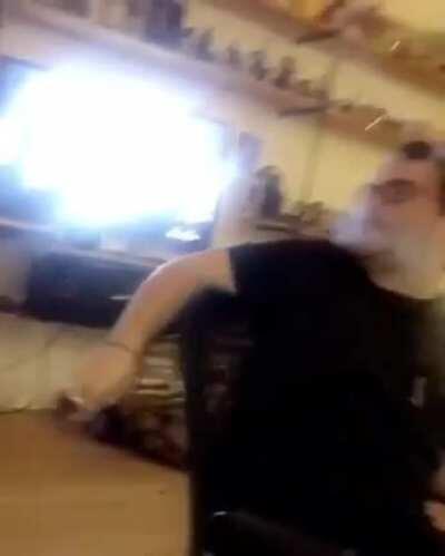 Mk su tip arkadasi olanlar bilir bir tek ipnenin evladi bi kere sigara agsindan firlayip yan masaya gitmisti