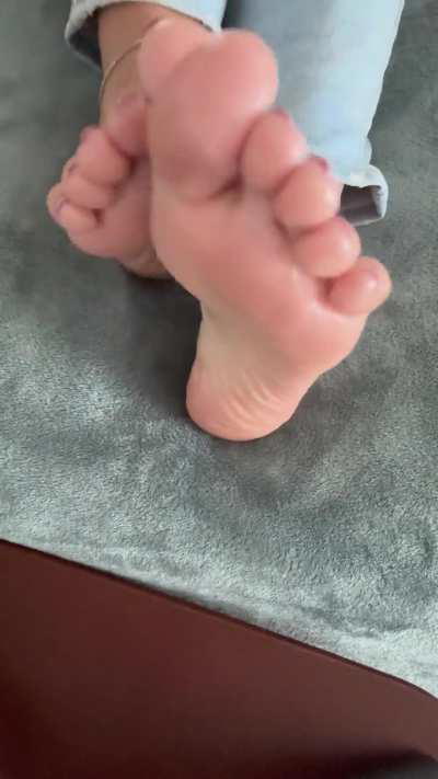 Would you kiss them after a long day at work?🥵💋🦶🏼