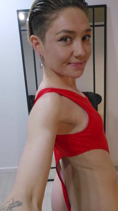 The simplicity of this style highlights the intensity of my gaze