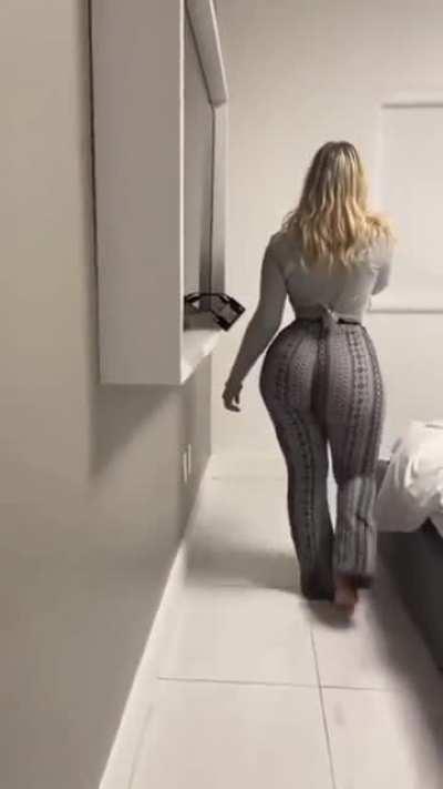 @Bootybyshell 🍑🍑