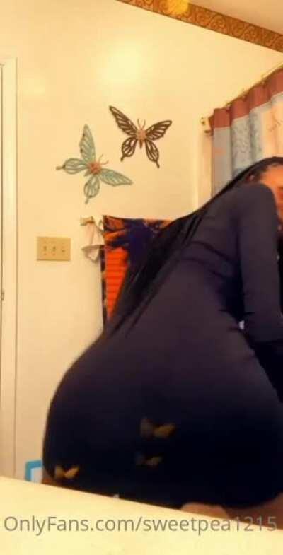 Ebony no panties upskirt twerk