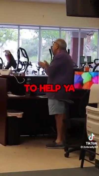 Guy interrupts a shop owner’s business with a lame barbell prank