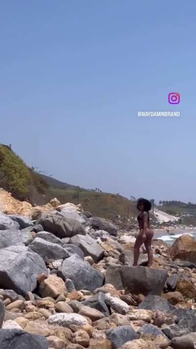 I need her short thick ass 🤦‍♂️