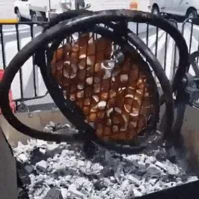Gyroscope Grill For Equal Heat Distribution