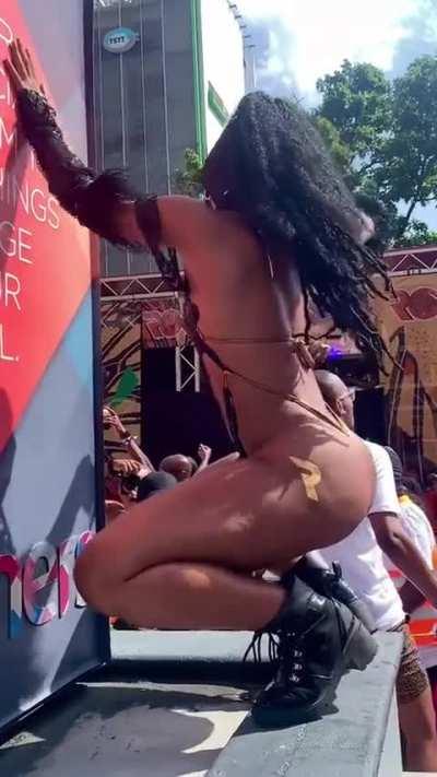 I'd love to get In The Center 🥵