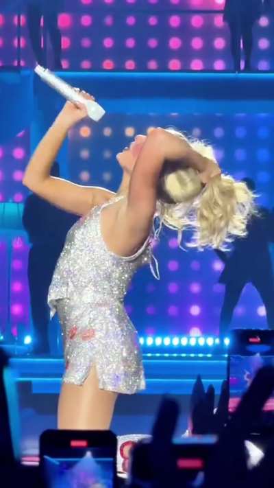 Sabrina Carpenter getting freaky